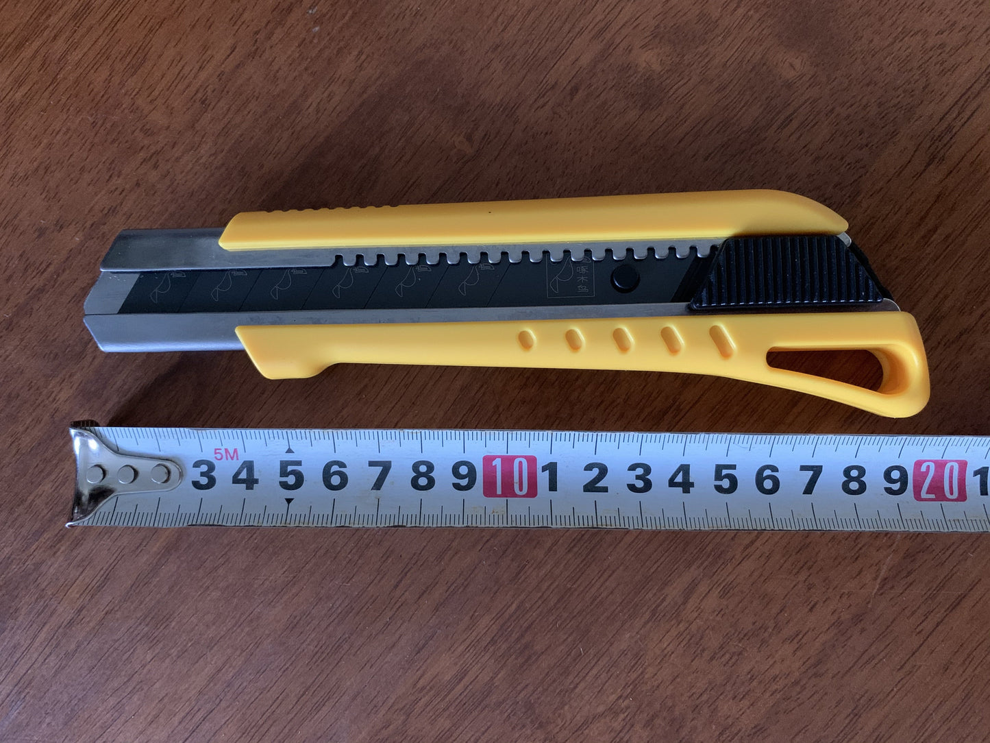 25mm Super Heavy Duty snap off knife