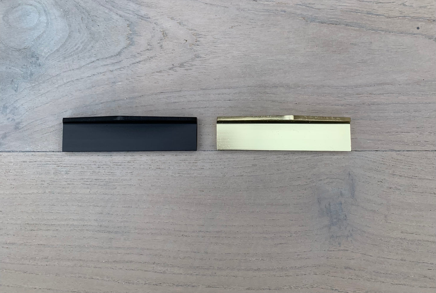 Triangle drawer pull